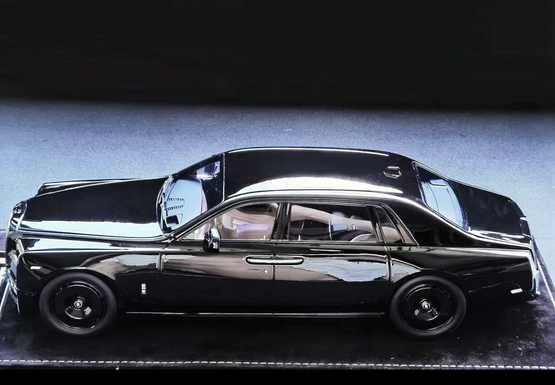 Rolls-Royce Phantom Long Wheelbase Series II (Black) [Henson&Heaven] 1/18 scale