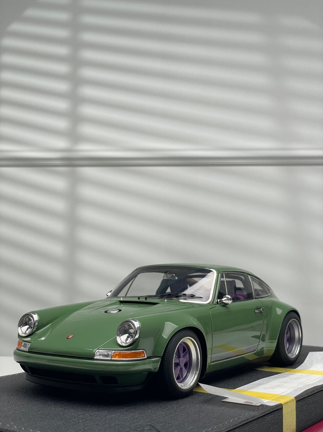 Porsche 911 Singer Coupe (50th Anniversary Green) [Make Up IDEA] 1/18 scale