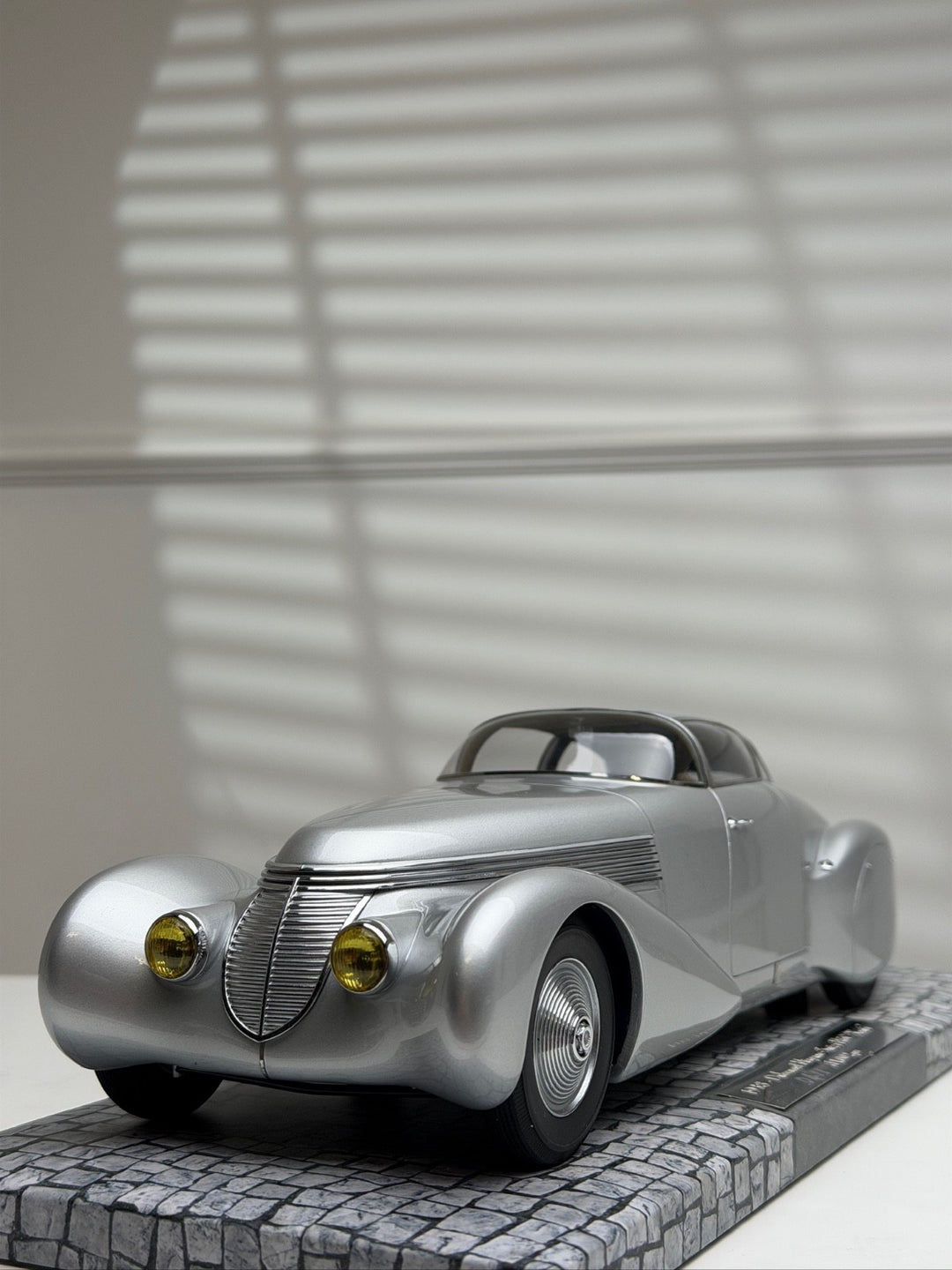1938 HISPANO SUIZA H6C XENIA DUBONNET 2-DOOR (Silver) [MINICHAMPS] 1/18 scale