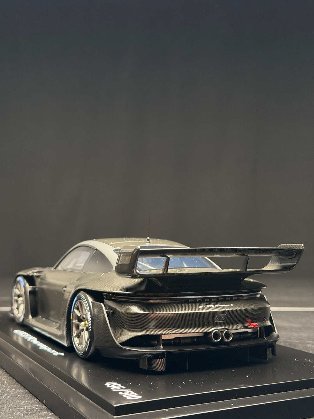 Porsche 911 GT3 R Rennsport (Carbon Fiber) [Spark] 1:18 scale