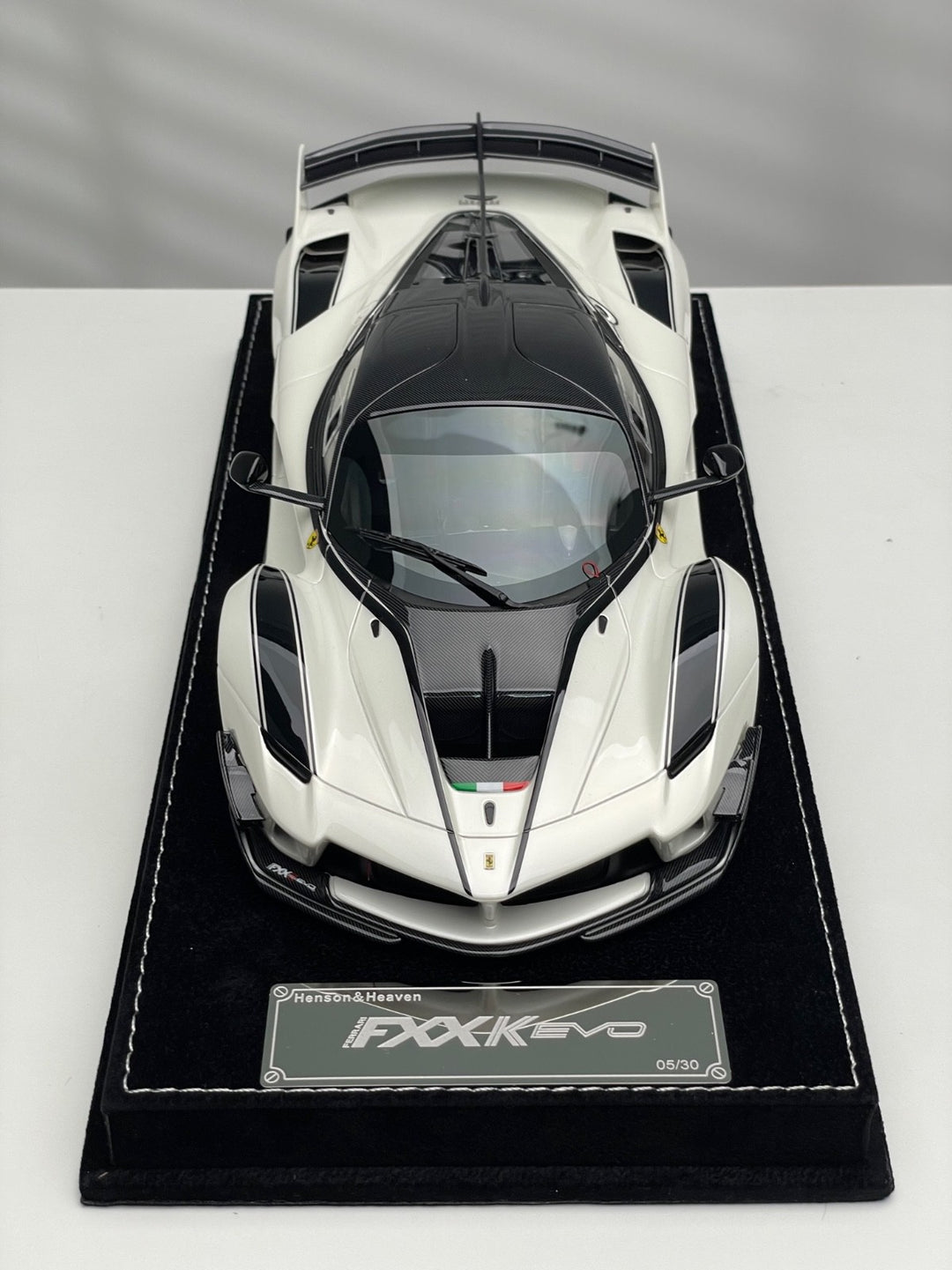 Ferrari FXX-K EVO (White/ Black) [Henson&Heaven] 1/18 scale