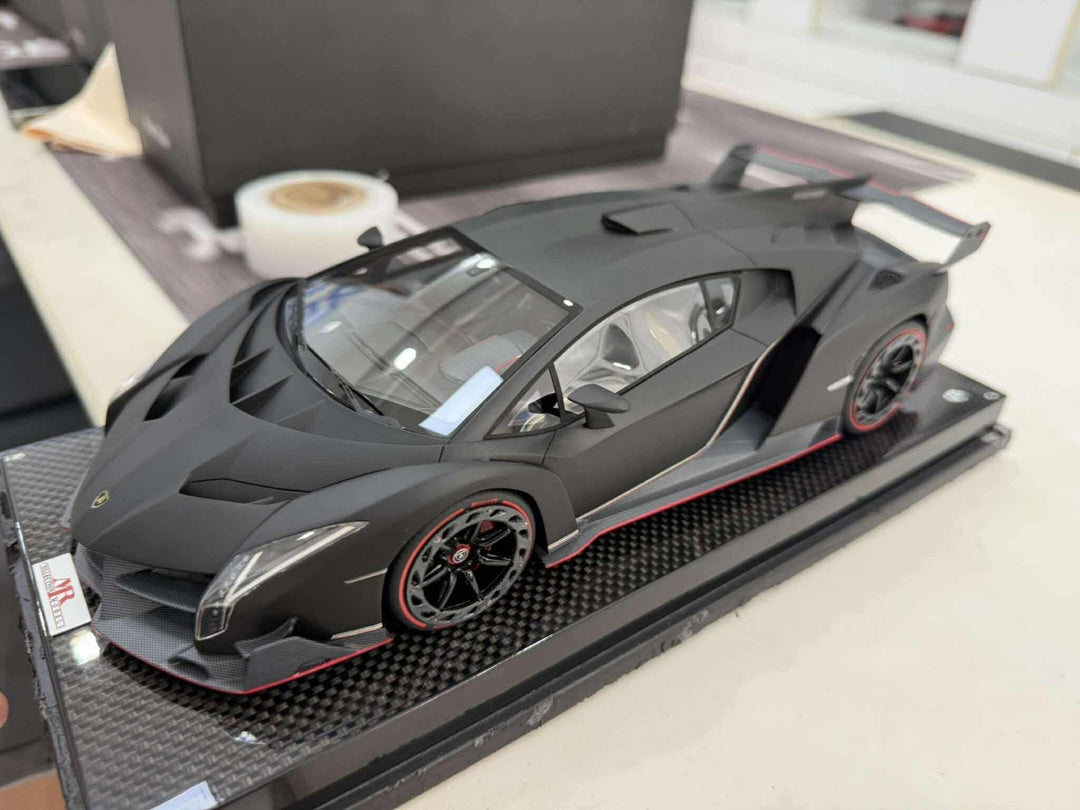 Lamborghini Veneno (Matte Black) [MR Collection] 1/18 scale