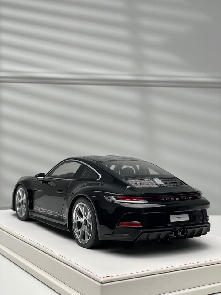 Porsche 911 S/T (Black/ Silver Rims) [Ivy Merit Model] 1/18 scale