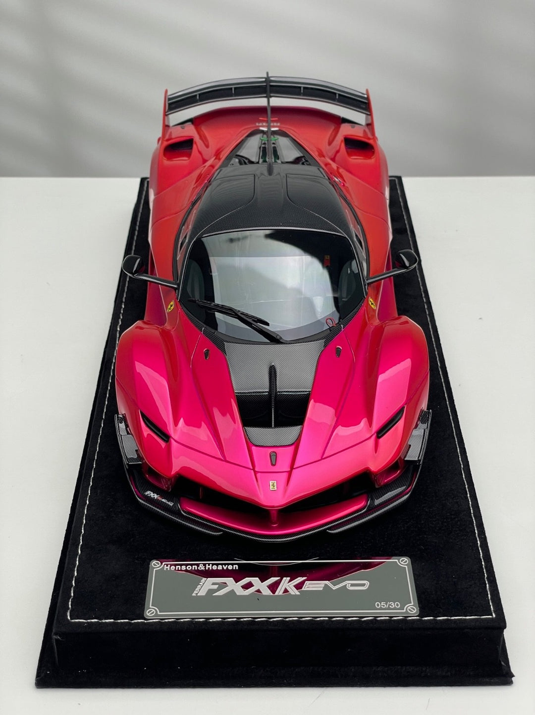 Ferrari FXX-K EVO (Flash Pink) [Henson&Heaven] 1/18 scale