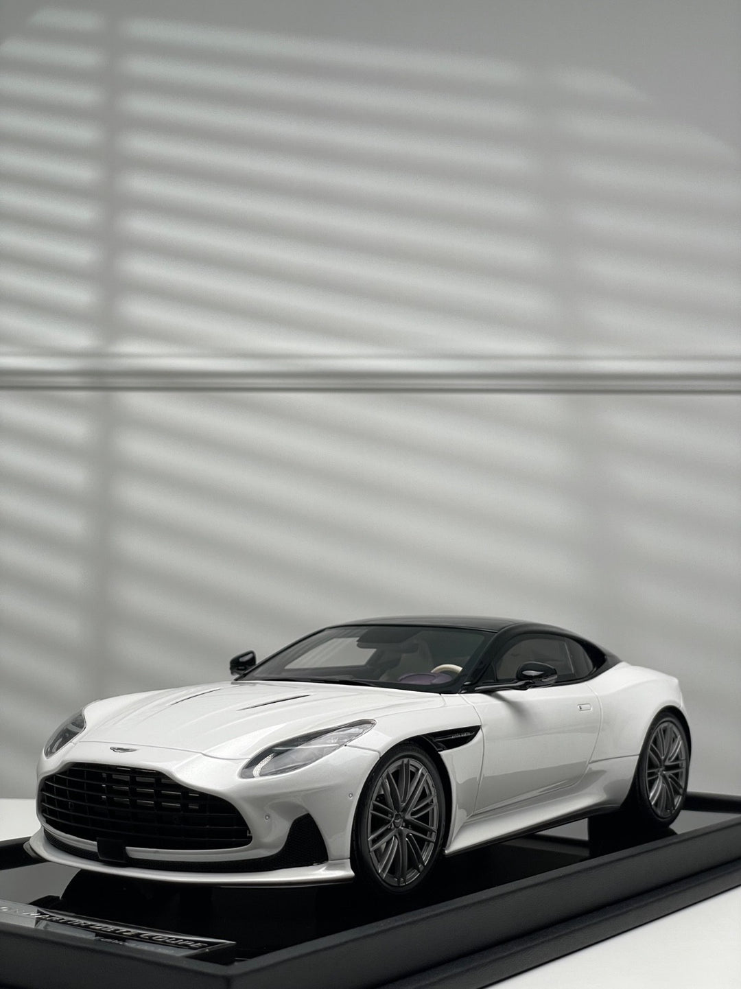 Aston Martin DB12 Coupe (White) [Motorhelix] 1/18 scale