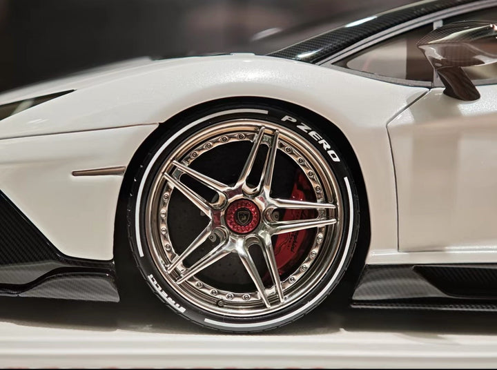 Lamborghini Aventador LP750-4 SV (White/ Black) [Davis & Giovanni] 1:18 scale