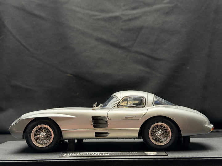 Mercedes-Benz 300 SLR Uhlenhaut (Silver/ Blue Interior) [V8 Model] 1:18 scale