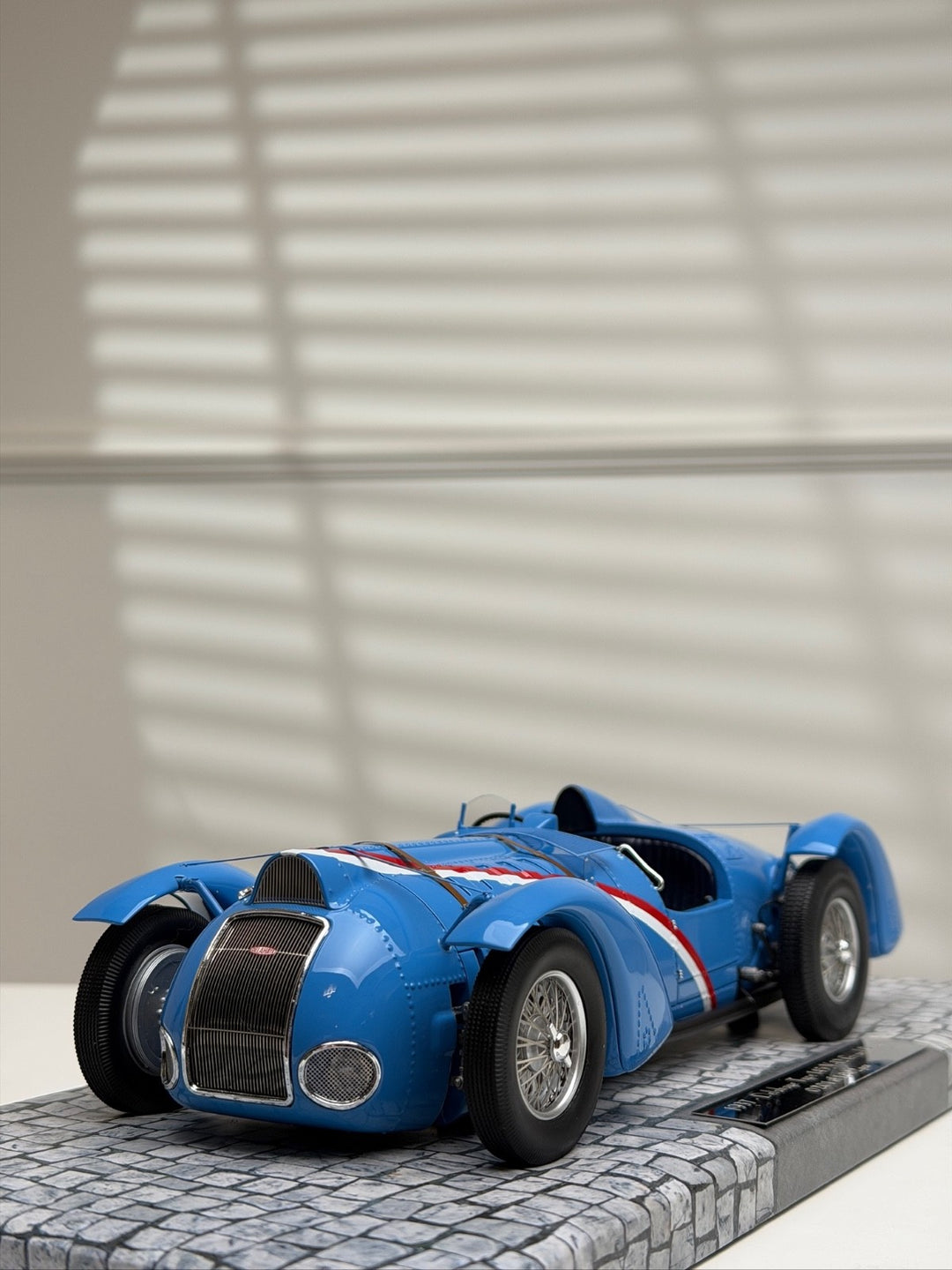 1932 DELAHAYE TYPE 145 V-12 SPIDER (Bluette) [MINICHAMPS] 1/18 scale