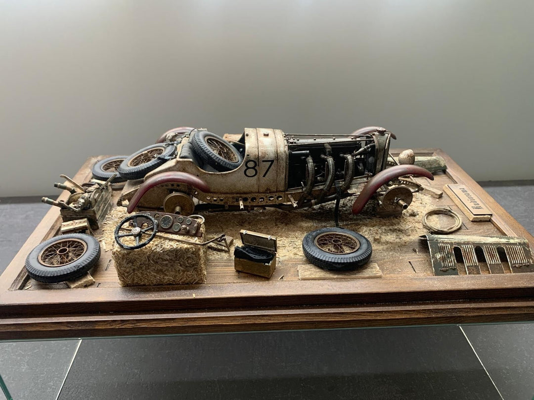 Classic Mercedes-Benz SSKL Barn Find Diorama [1:18 scale]