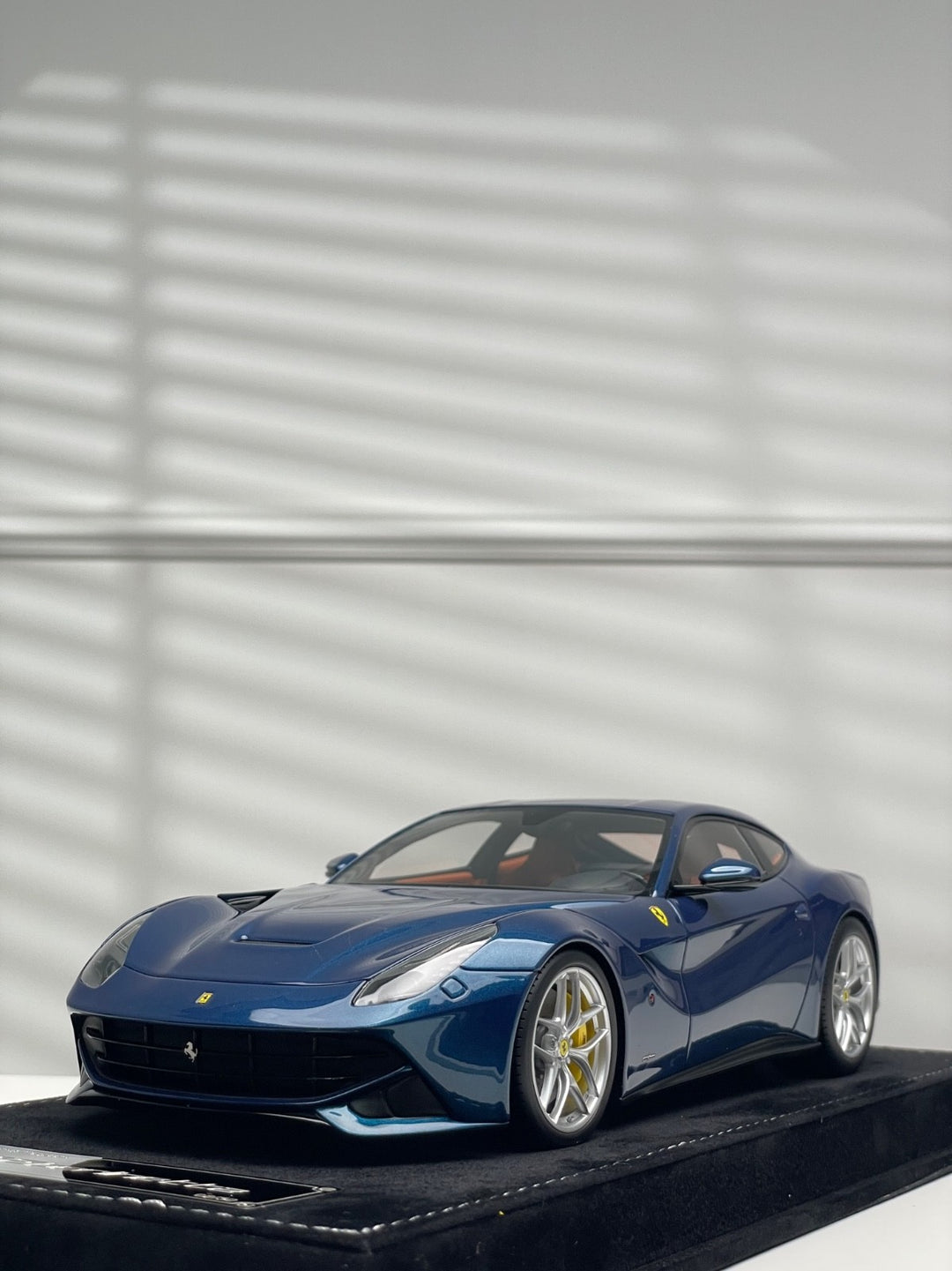 Ferrari F12 Berlinetta (Metallic Blue) [Henson&Heaven] 1/18 scale