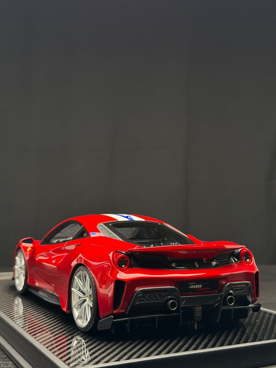 Ferrari 488 Pista (Rosso Magma, Blue/ White Stripe)[Davis & Giovanni] 1:12 scale