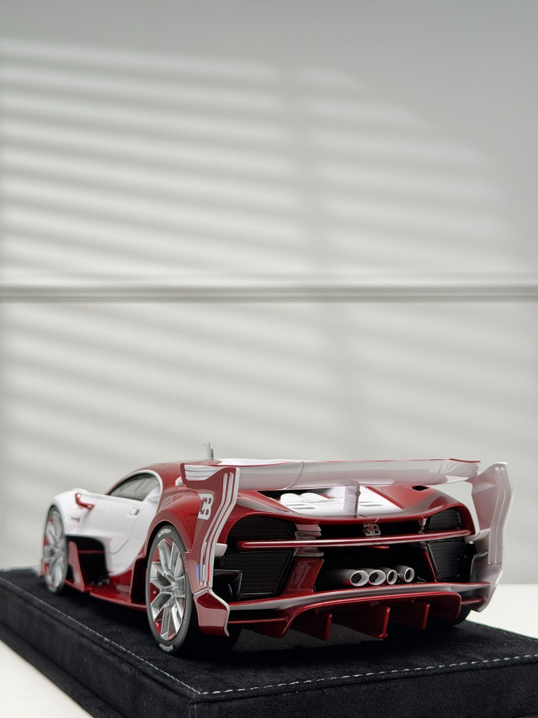 Bugatti Vision GT (White/ Red Carbon) [Henson&Heaven] 1/18 scale