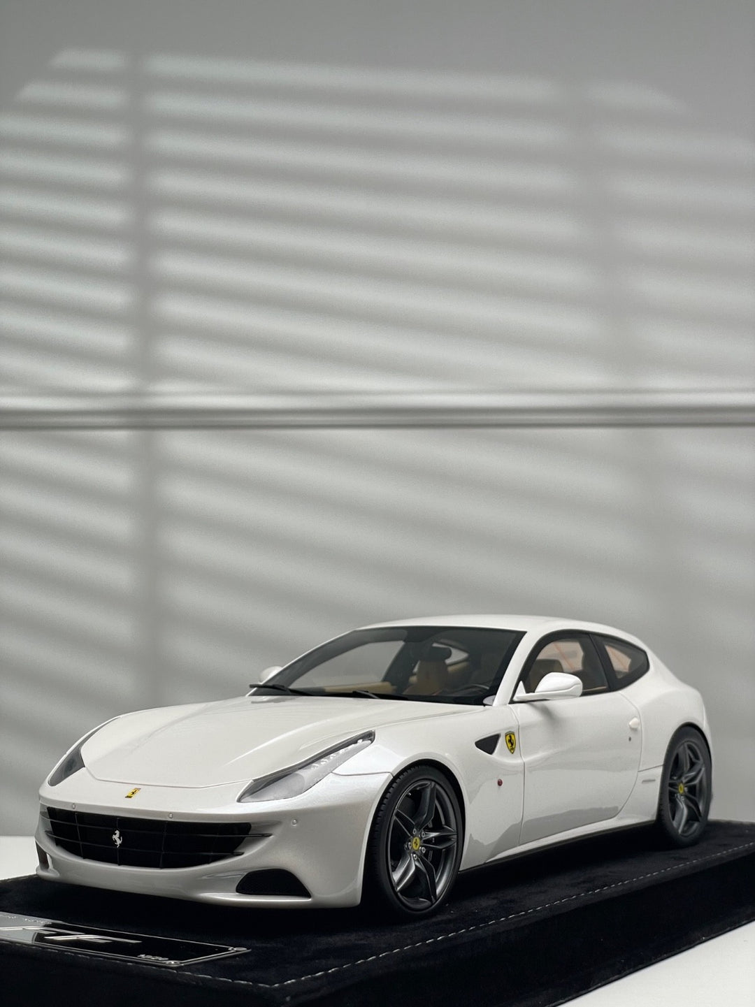 Ferrari FF (Pearl White) [Henson&Heaven] 1/18 scale