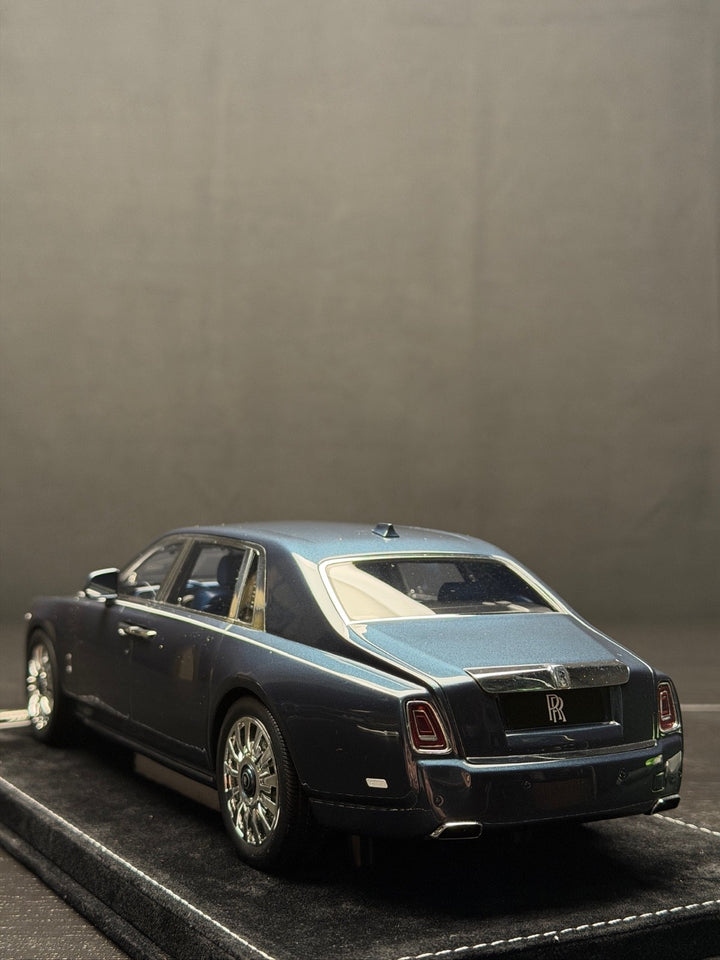 Rolls-Royce Phantom Series II Long Wheelbase (Dark Blue) [H&H] 1/18 scale