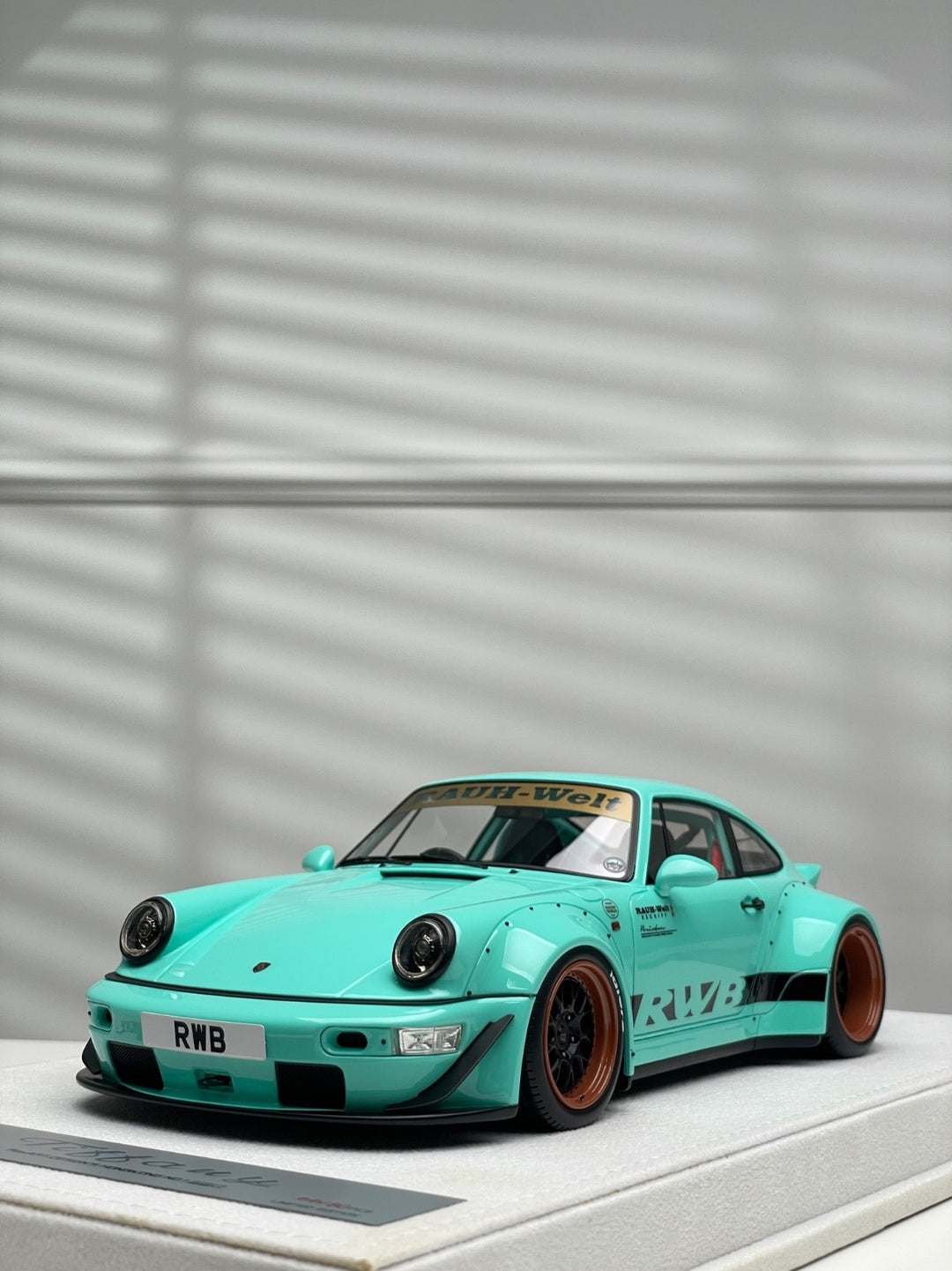 Porsche 911 964 RWB (Tiffany Blue) [FuelMe Model] 1/18 scale