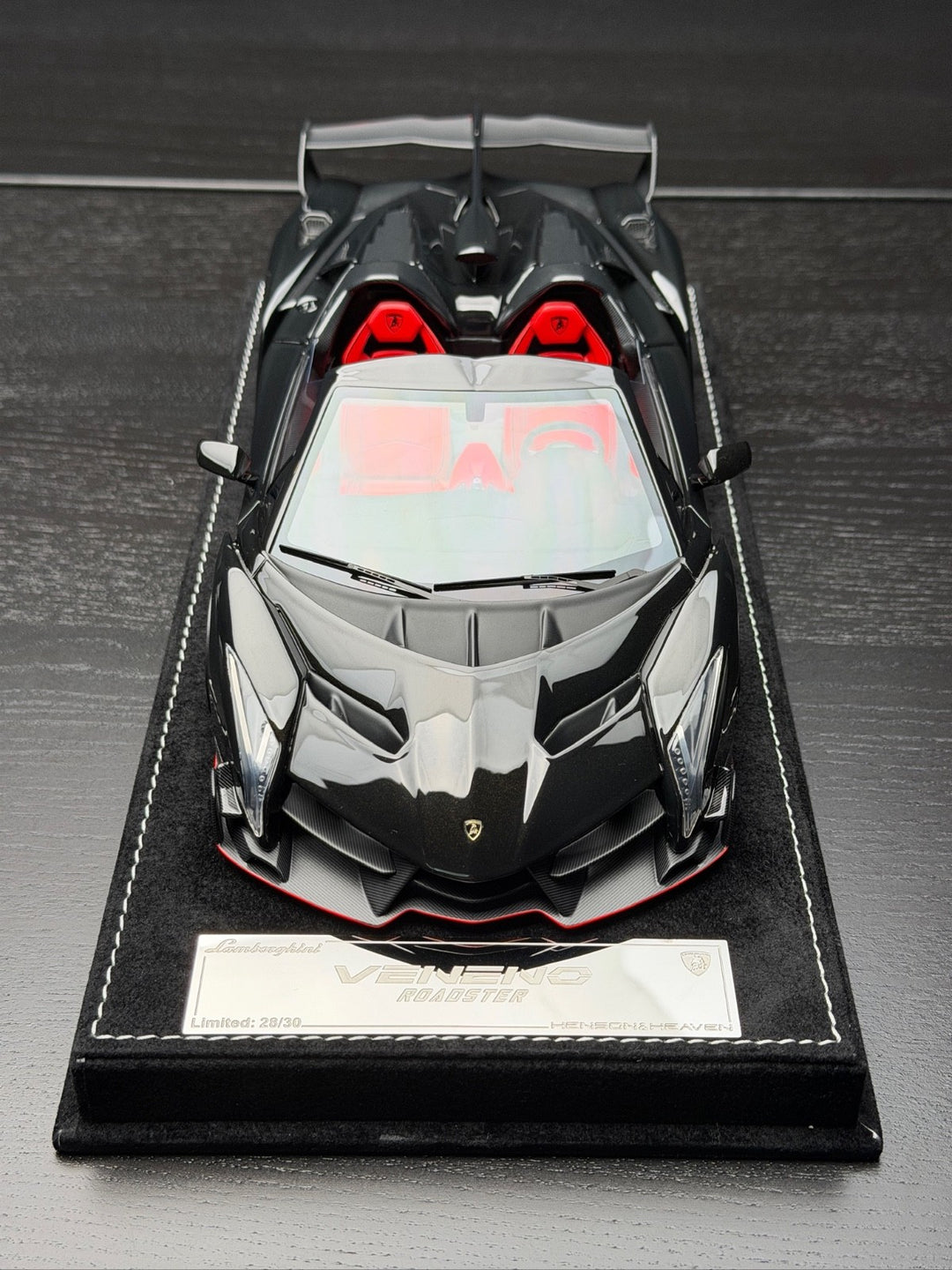 Lamborghini Veneno Roadster (Black) [Henson&Heaven] 1/18 scale
