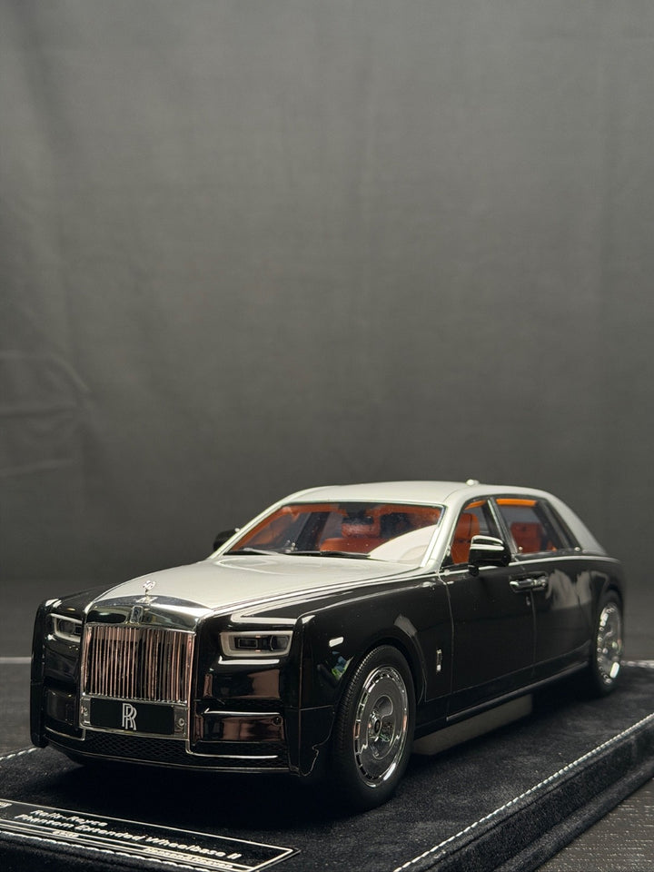 Rolls-Royce Phantom Series II Long Wheelbase (Silver/ Black) [H&H] 1/18 scale