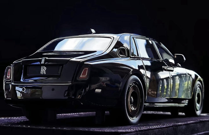 Rolls-Royce Phantom Long Wheelbase Series II (Black) [Henson&Heaven] 1/18 scale