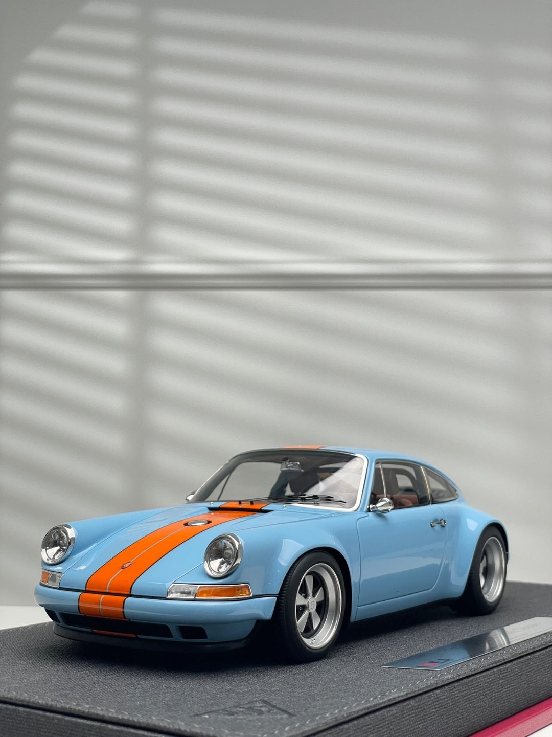 Porsche 911 Singer Coupe (Gulf Blue/ Orange Stripe) [Make Up IDEA] 1/18 scale