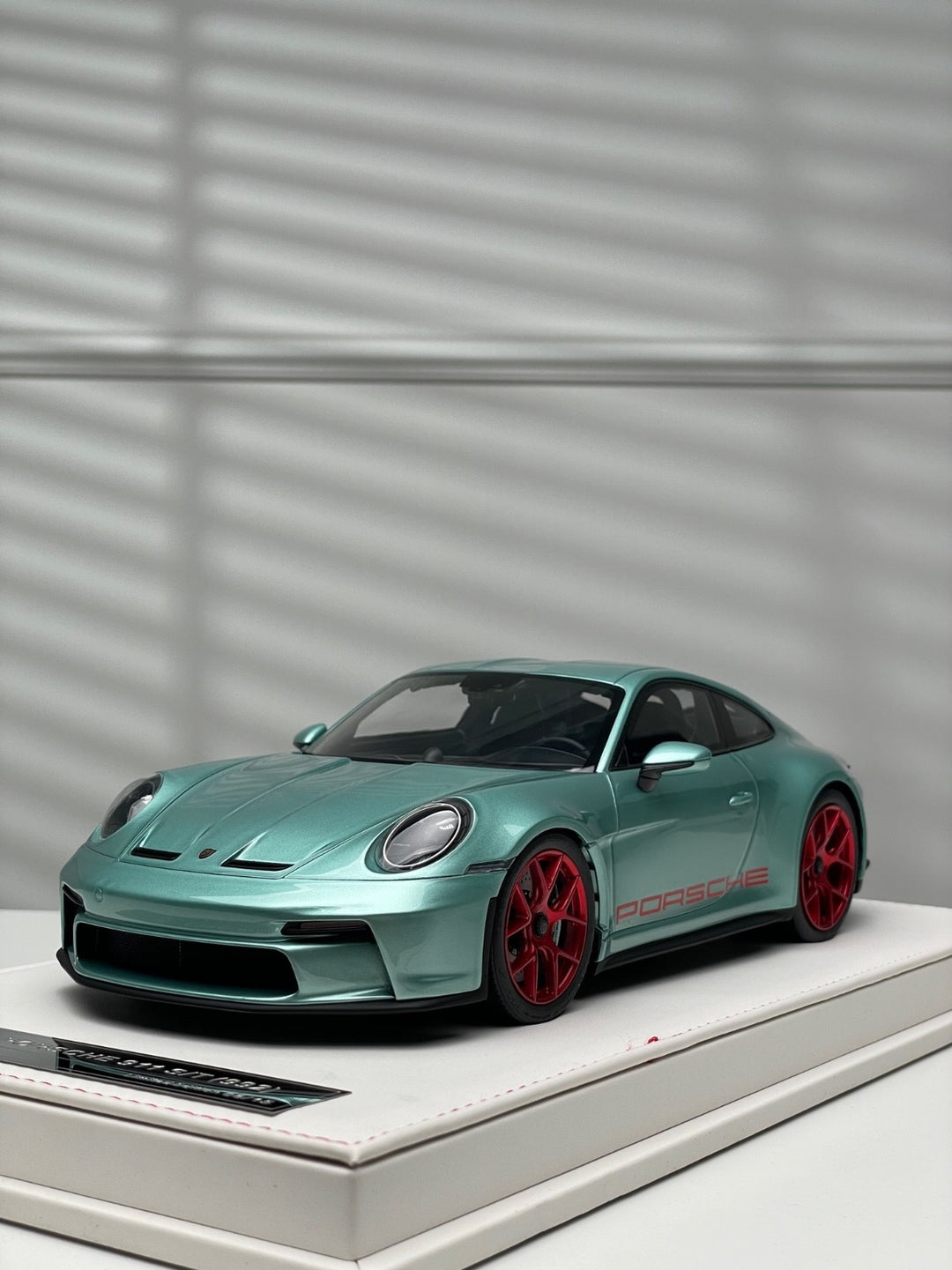 Porsche 911 S/T (Ice Blue/ Red Rims) [Ivy Merit Model] 1/18 scale