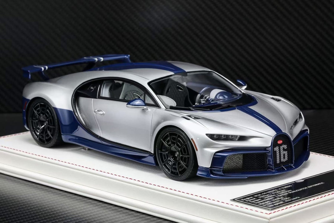 Bugatti Chiron Pur Sport (Silver/ Blue Carbon) [Davis & Giovanni] 1:18 scale