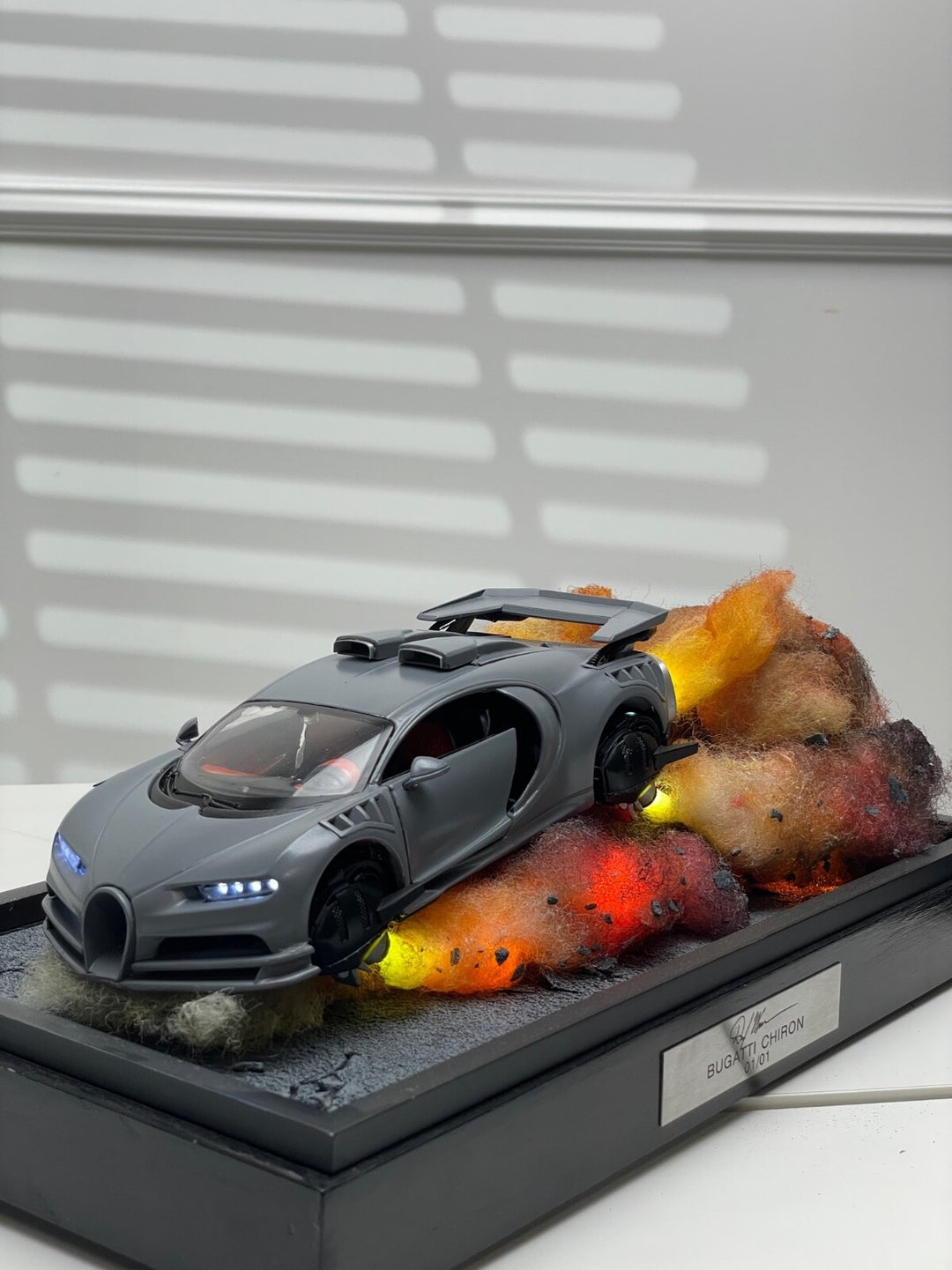 Bugatti Chiron Diorama with Lights [1:24 scale]