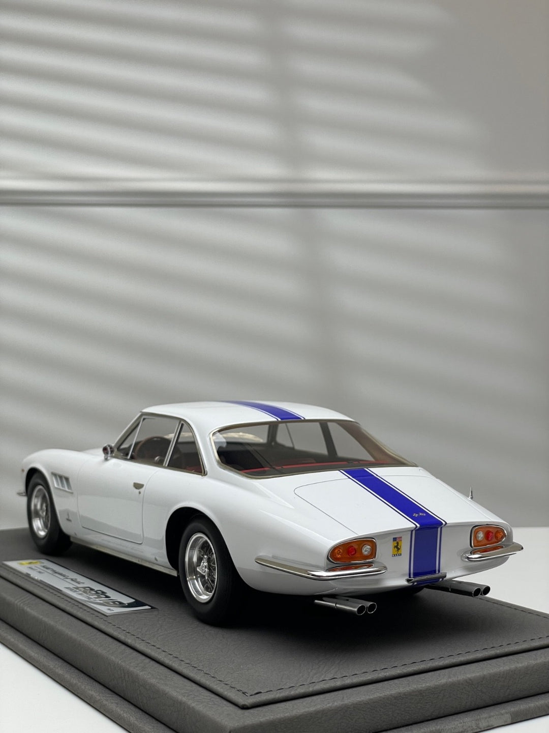 Ferrari 500 Super Fast Series II 1965 (White/ Blue Stripe) [BBR] 1:18 scale