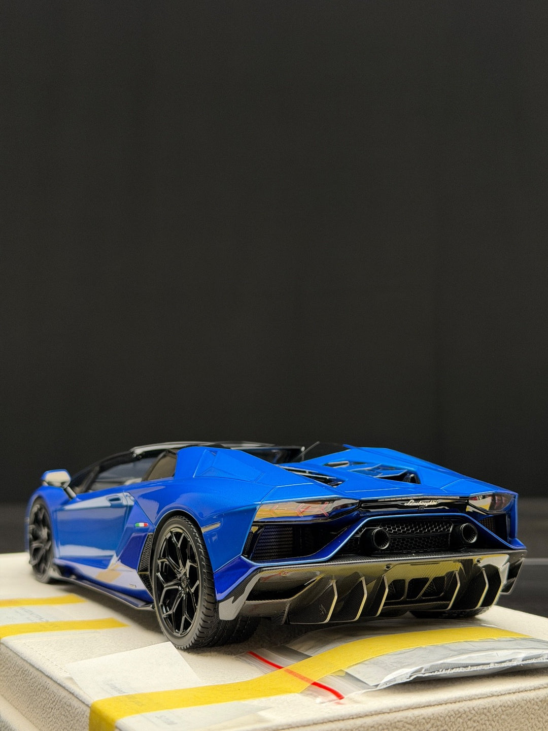 Lamborghini Aventador Ultimae Roadster (Blue) [MakeUp Eidolon] 1/18 scale