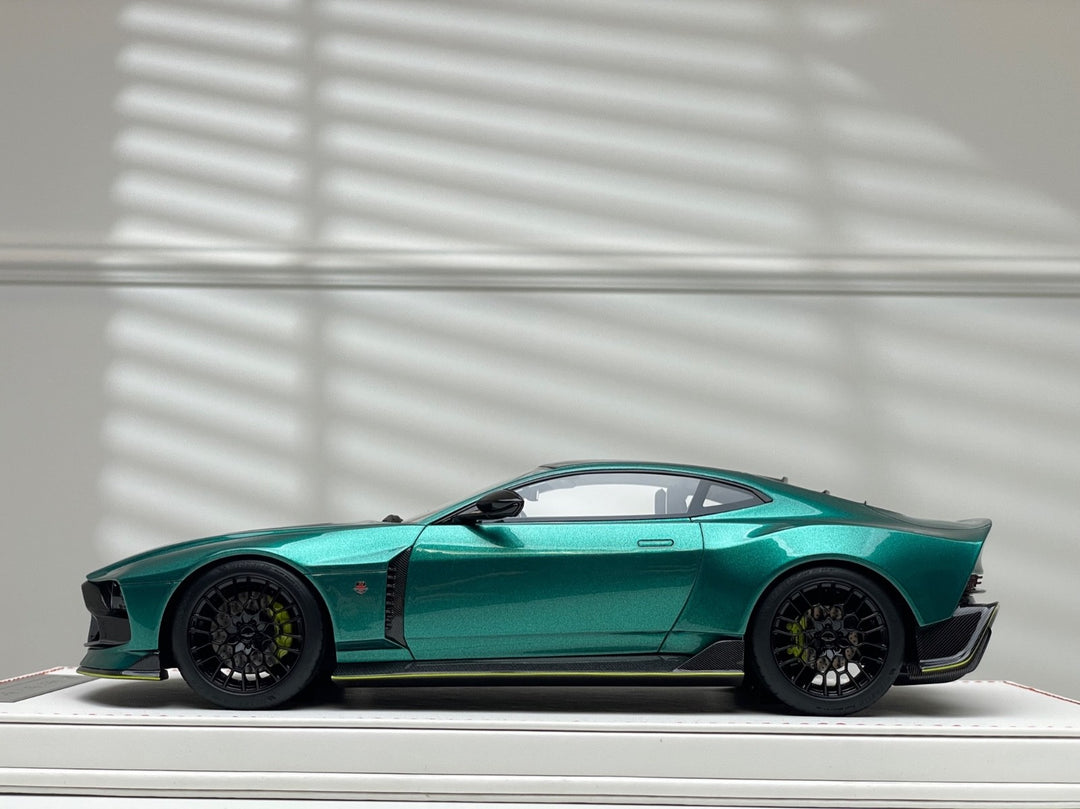 Aston Martin Valour (Racing Green) [Runner] 1/18 scale