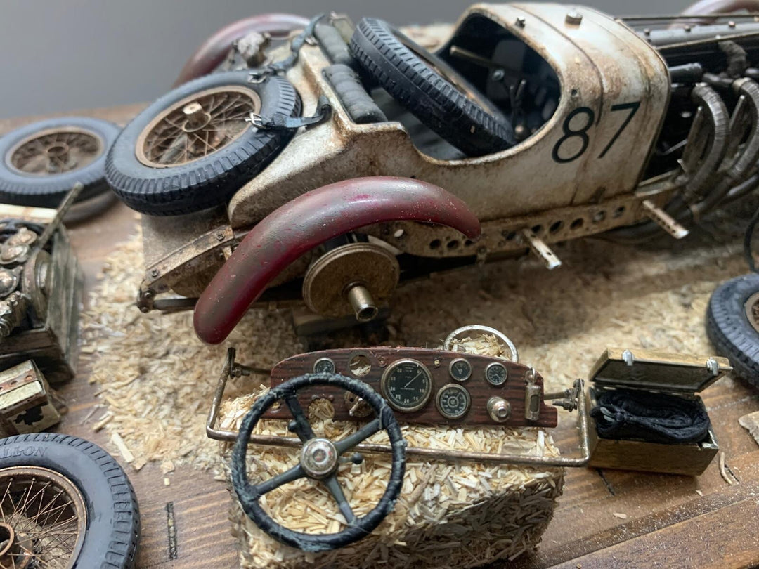 Classic Mercedes-Benz SSKL Barn Find Diorama [1:18 scale]