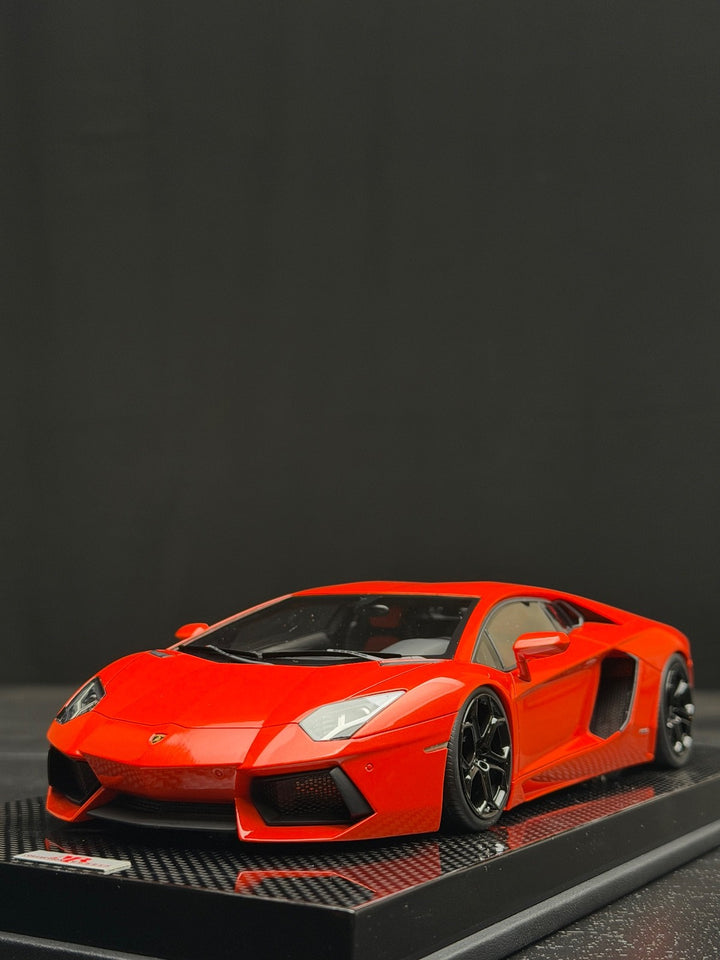 Lamborghini Aventador (Magma Orange) [MR Collection] 1/18 scale