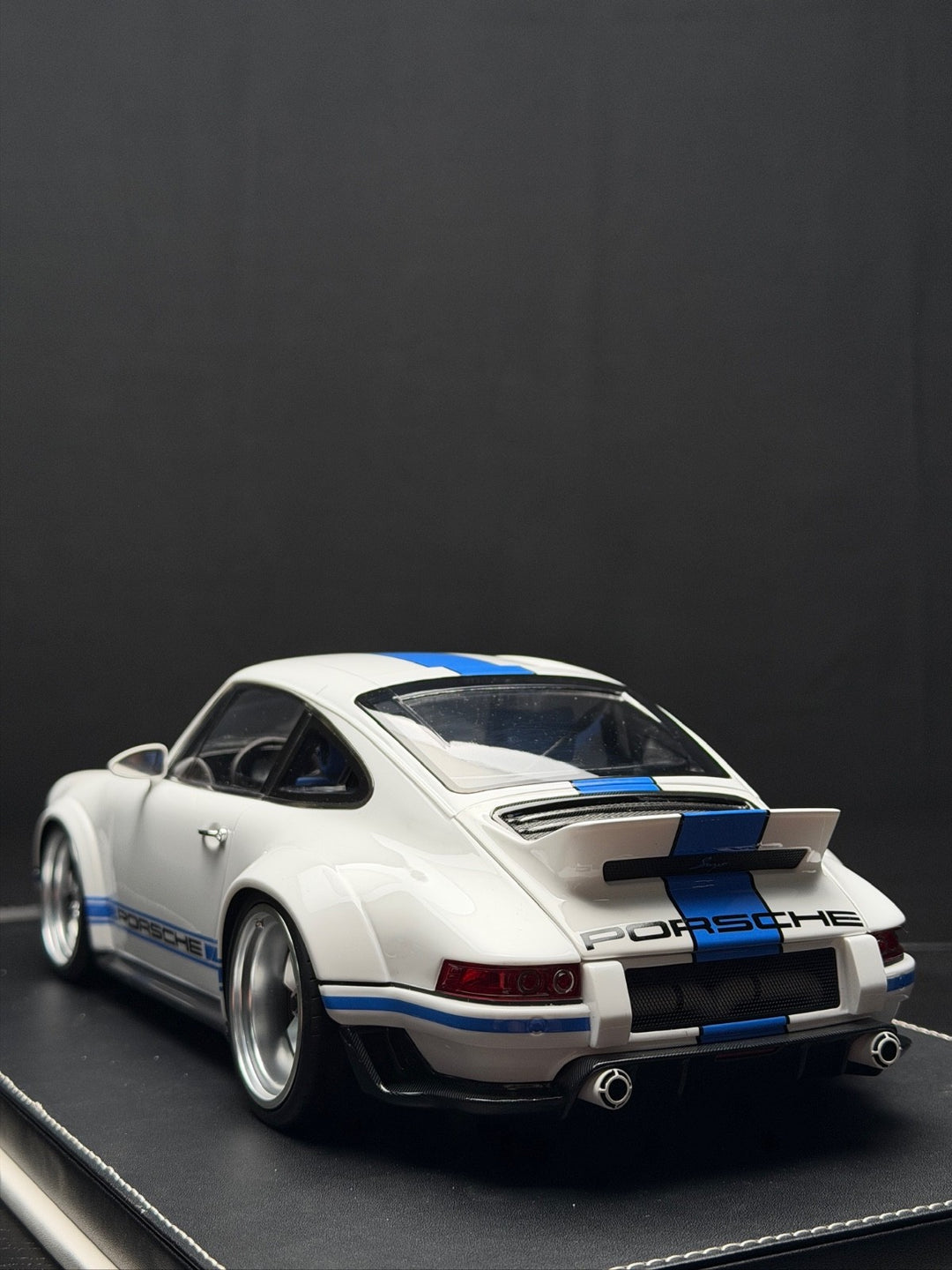 Porsche 911 Singer DLS (White/ Blue Stripe) [IVY Model] 1:12 scale