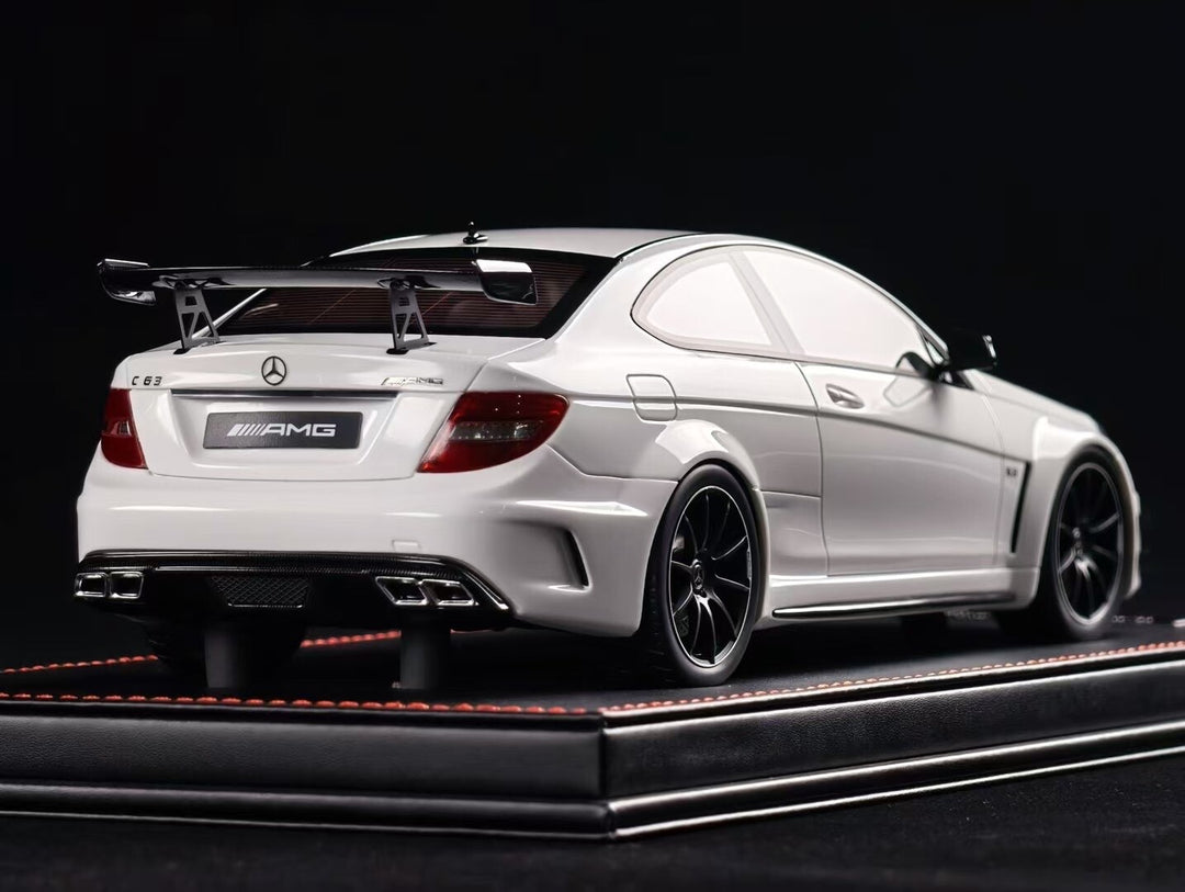 Mercedes-Benz AMG C63 Black Series (White) [Vehicle Art] 1/18 scale