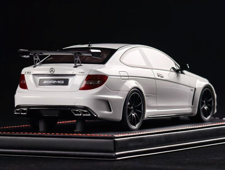 Mercedes-Benz AMG C63 Black Series (White) [Vehicle Art] 1/18 scale