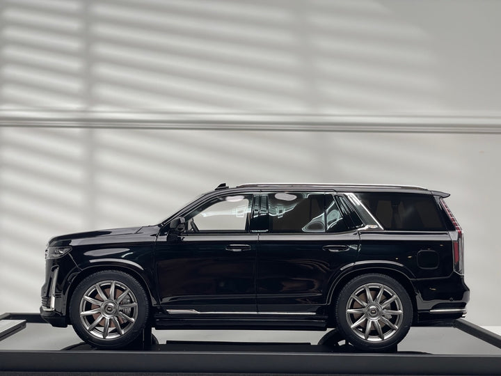 Cadillac Escalade (Black) [Motorhelix] 1/18 scale