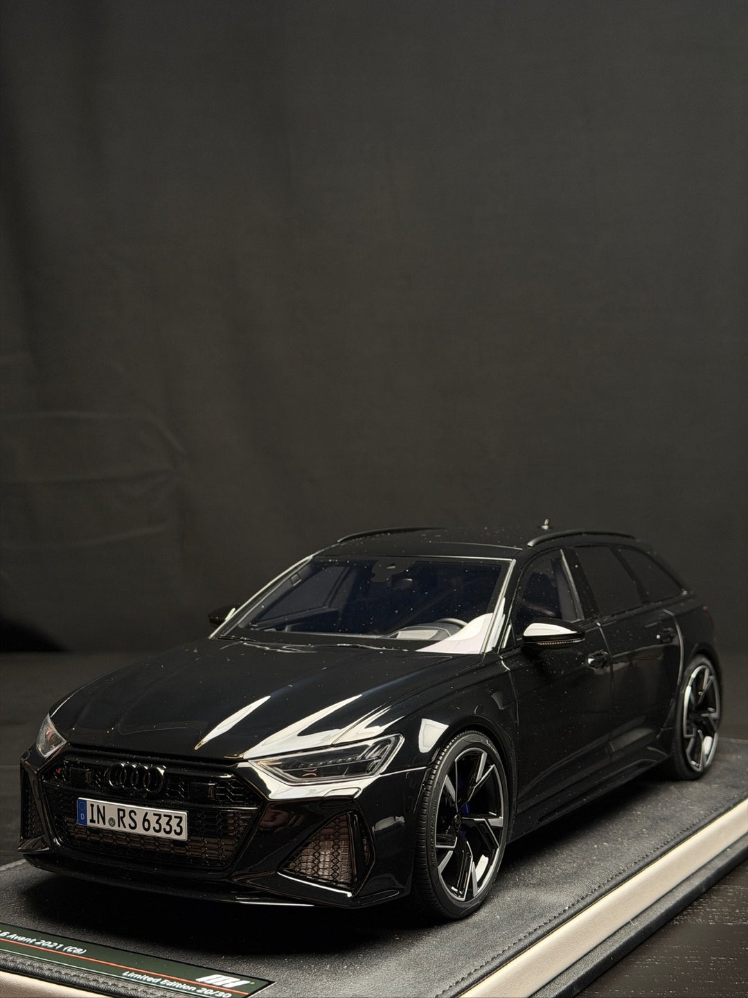 Audi RS6 (Black) [Motorhelix] 1/12 scale