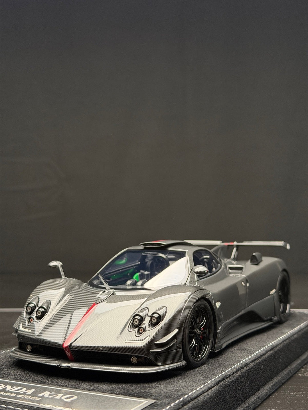Pagani Zonda KAQ (Carbon Fiber/ Red Stripe) [Henson&Heaven] 1/18 scale