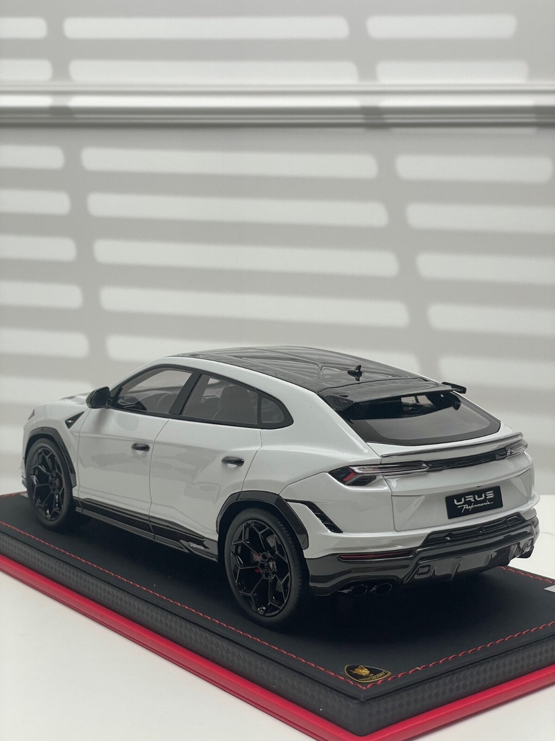Lamborghini Urus Performante (Nardo Gray) [MR Collection] 1/18 scale