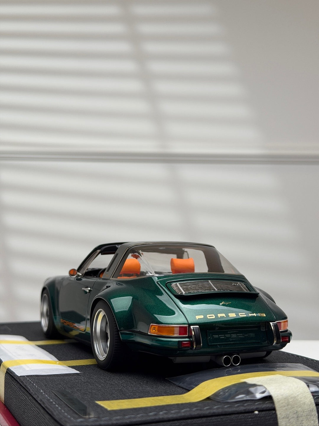 Porsche 911 Targa Singer (Metallic Dark Green) [Make up IDEA] 1/18 scale