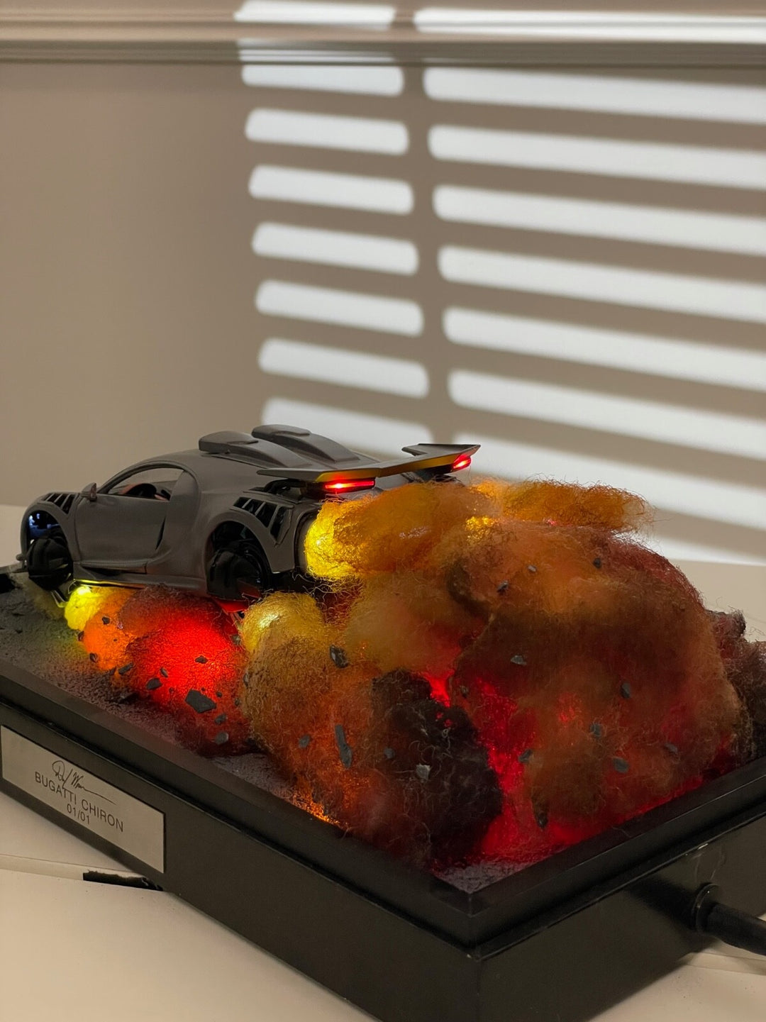 Bugatti Chiron Diorama with Lights [1:24 scale]