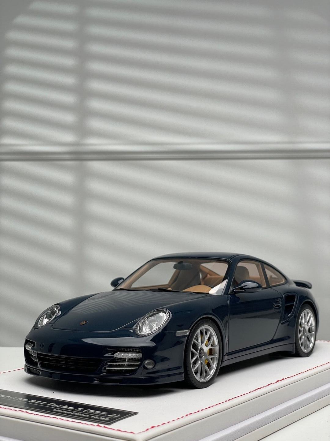 Porsche 997.2 911 Turbo S (Dark Blue/ Brown Int) [IVY Merit Model] 1/18 scale