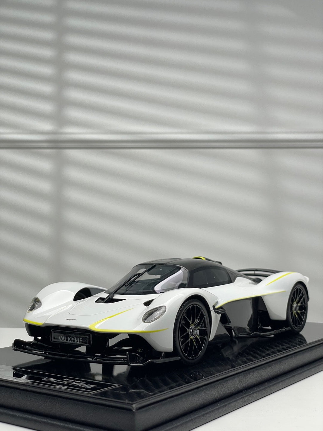 Aston Martin Valkyrie (White) [FrontiArt] 1/18 scale