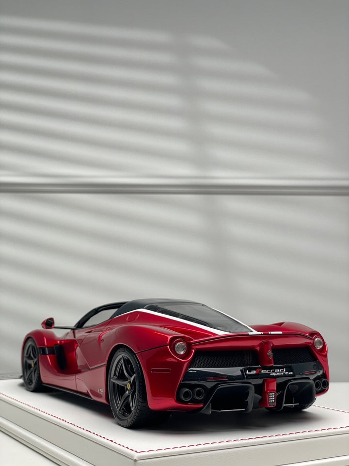 Ferrari LaFerrari Aperta (Metallic Red/ White) [Davis & Giovanni] 1:18 scale