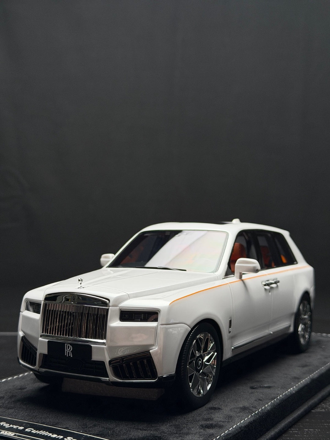 Rolls-Royce Cullinan Series II (Pearl White) [H&H] 1/18 scale