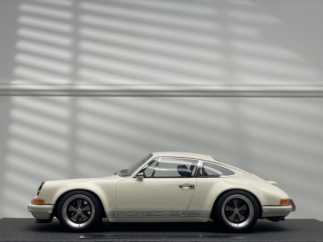 Porsche 911 Singer Coupe (Ivory White) [Make Up IDEA] 1/18 scale