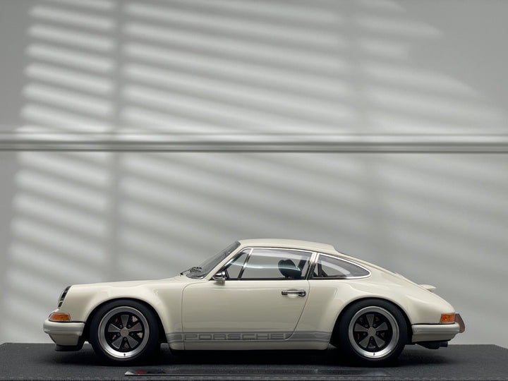 Porsche 911 Singer Coupe (Ivory White) [Make Up IDEA] 1/18 scale