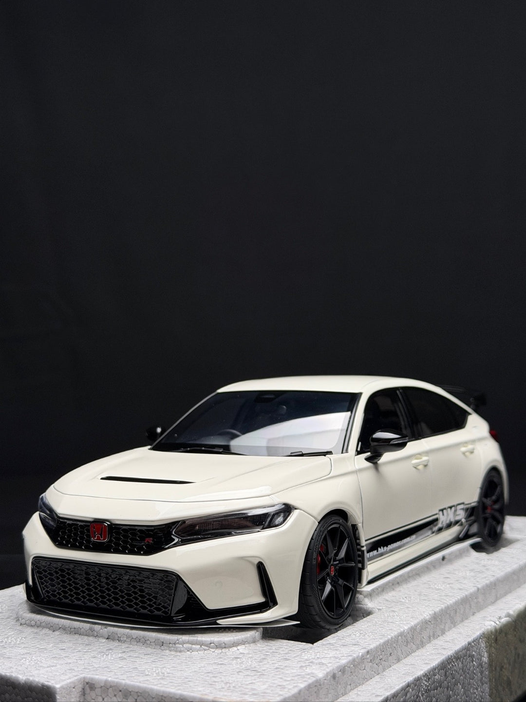 Honda Civic Type R HKS (White) [Motorhelix] 1/18 scale