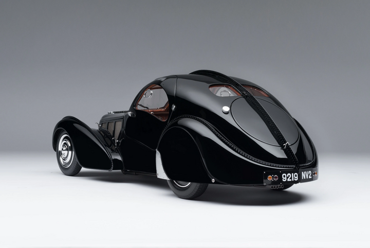 BUGATTI TYPE 57SC ATLANTIC ("LA VOITURE NOIRE") [Openable] By: Amalgam 1:8 scale