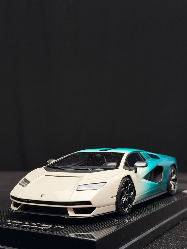 Lamborghini Countach (White/ Blue) [MR Collection] 1/18 scale