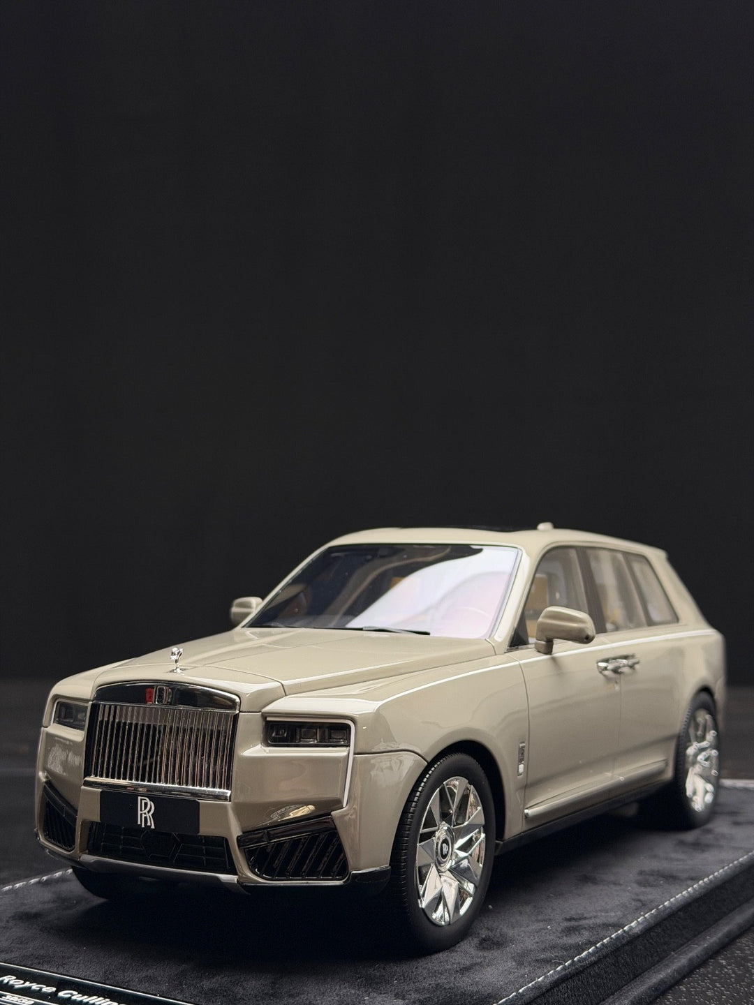 Rolls-Royce Cullinan Series II (Gray) [Henson&Heaven] 1/18 scale